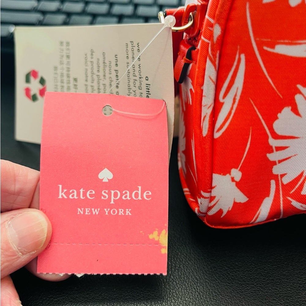 Kate Spade Red Floral Dome Cosmetic Bag - NWT - MSRP 89.00 - Picture 3 of 8